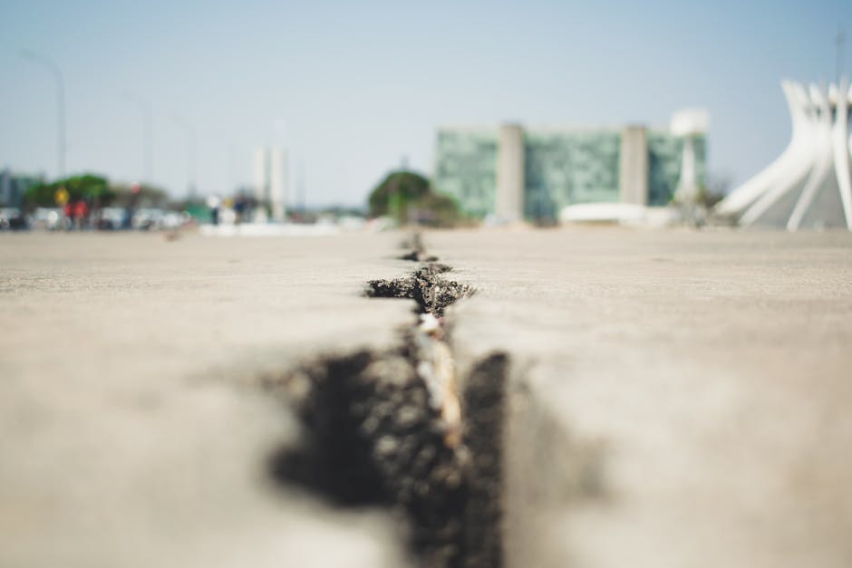 How to Know If an Earthquake Is Happening Near You Today: Signs & Safety