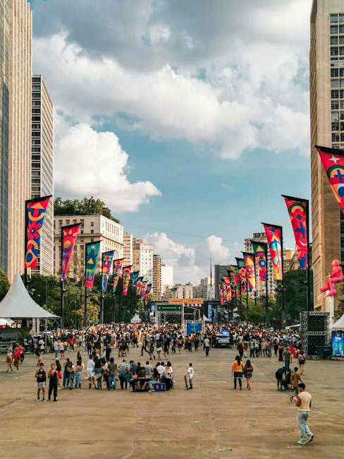 The Ultimate Guide to Navigating Lollapalooza: Tips, Tricks, and Survival Guide